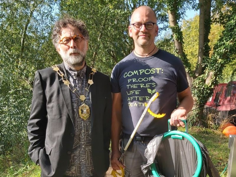 2 Rich Litter Picking With Mayor